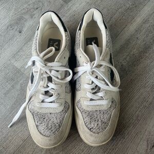 Veja V-10 FLANNEL SNOW BLACK